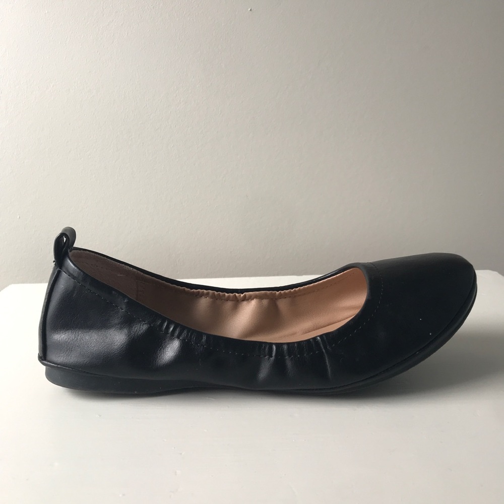 Universal Thread Black Flats